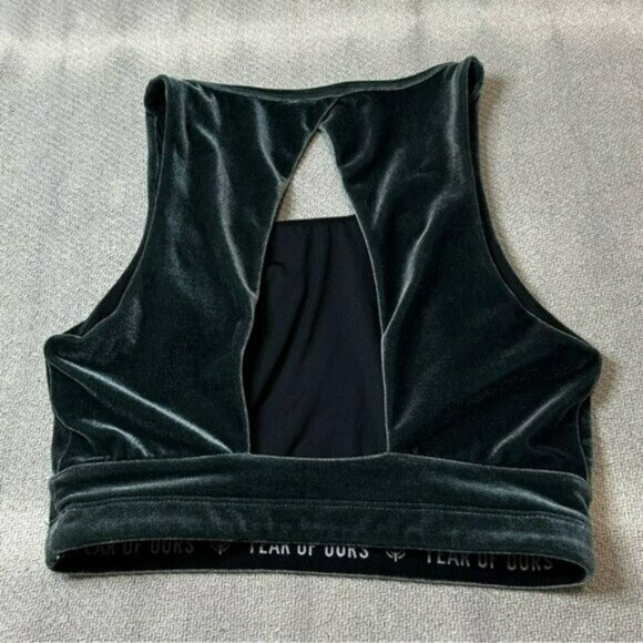 Year of Ours Velour Sports Bra Crop Top Size Medium - Picture 10 of 10